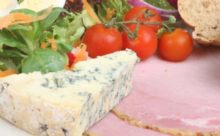 Ploughman’s Lunch – The Ultimate Rustic British Picnic-style Meal