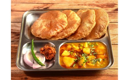 The Ultimate Aloo Puri Extravaganza: Irresistible Potato-Filled Indian Bread Delight