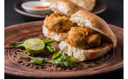 The Ultimate Vada Pav Delight: A Taste of Mumbai Streets in Your Kitchen