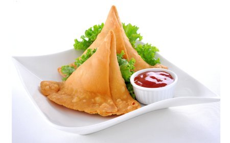 Authentic Indian Samosa Recipes for Every Taste – Classic, Paneer & Meat Variations