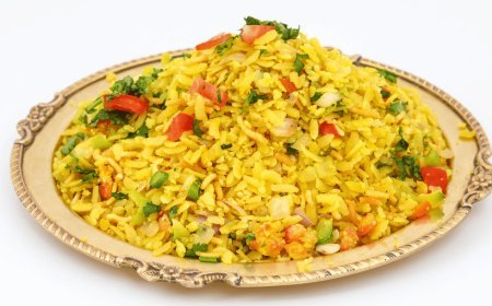 Poha – Light & Flavorful Indian Breakfast (Kanda Poha)