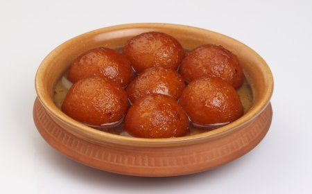 Gulab Jamun – Traditional Syrupy Milk-Dumplings for Festive Joy