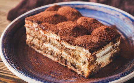 Tiramisu – Classic Italian Coffee-Layer Dessert