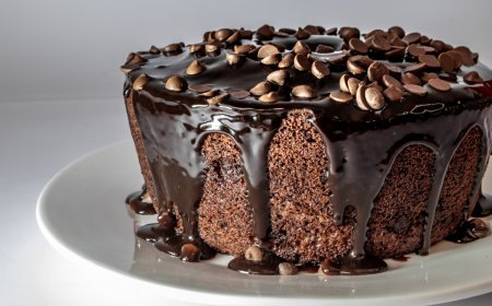 Ultimate Chocolate Cake – Moist, Rich & Irresistibly Chocolatey