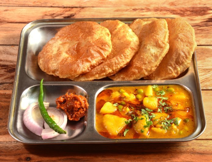 The Ultimate Aloo Puri Extravaganza: Irresistible Potato-Filled Indian Bread Delight