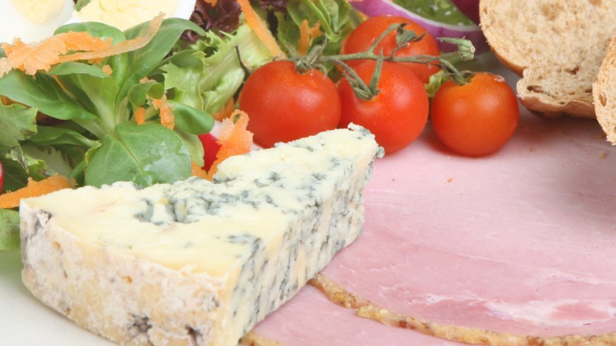 Ploughman’s Lunch – The Ultimate Rustic British Picnic-style Meal