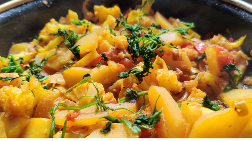 Lauki ki Sabzi – Comforting Bottle-Gourd Curry With Spices