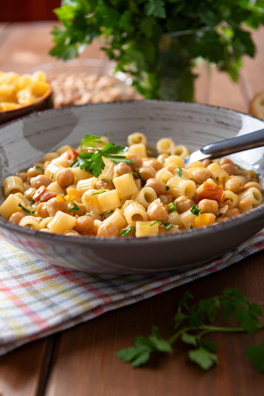 Pasta e Ceci (Pasta with Chickpeas)